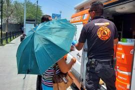 El operativo para apoyar la hidratación de la población arrancó este lunes en la Alameda Mariano Escobedo, en el centro de Monterrey