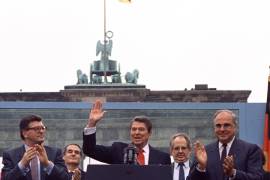 Hace 30 años Ronald Reagan dio un discurso pidiendo derribar el muro de Berlín