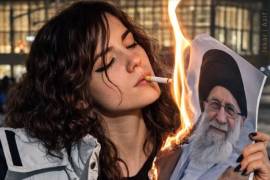 La mujer publica en X bajo el nombre de usuario Morticia Addams.