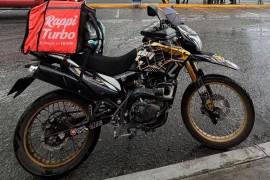 La motocicleta que aparece en la gráfica fue robada del estacionamiento de Galerías Saltillo.