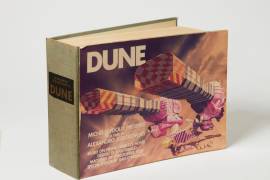 Un storyboard con el que el director franco-chileno Alejandro Jodorowsky planeó la adaptación cinematográfica de la novela de ciencia ficción “Dune”, que finalmente no se llevó a cabo, fue subastado en París por 2.99 millones de dólares. EFE/Christie’s