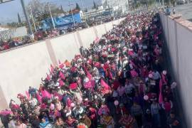 Más de 2 mil personas marcharon desde la Plaza de las Ciudades Hermanas hasta la Plaza Nueva Tlaxcala, donde se exigió que el Presidente del País no meta las manos en la elección.