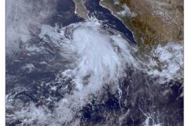 La tormenta tropical se ubicaba a 205 kilómetros al suroeste de la península y soplaba vientos máximos sostenidos de 110 kilómetros por hora