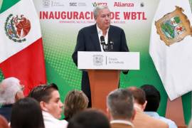 El alcalde José María Fraustro Siller asistió como invitado a la inauguración de la empresa WBTL, en Derramadero.