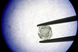 Descubren en Sibera por primera vez un diamante que guarda otro en su interior