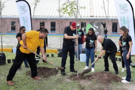 El alcalde José María Fraustro Siller inició el programa de reforestación en el Instituto Tecnológico de Saltillo (ITS).