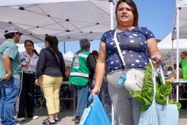 Familias aprovechan precios accesibles en productos esenciales durante la jornada en Analco.