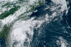 Isaias gana fuerza, podría golpear las Carolinas como huracán categoría 1