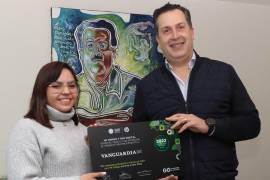Sun Digital entrega placa al director general de VANGUARDIA, Armando Castilla, por el crecimiento en W2P.