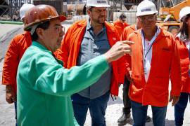 El alcalde recorrió la nueva planta de Deacero como parte de la estrategia de vinculación industrial.