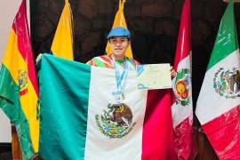 Este miércoles regresa a Saltillo con una medalla de oro para México tras participar en una competencia internacional de Matemáticas.