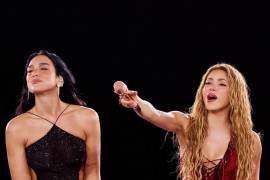 Estrellas. Shakira y Dua Lipa compartieron por primera vez un escenario, en un encuentro que emocionó a sus seguidores.