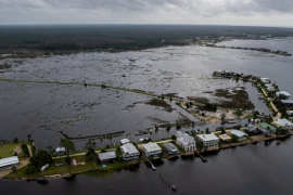 A medida que se debilitaba para convertirse en tormenta tropical, Helene avanzó tierra adentro a través de Georgia y Carolina del Sur, inundando carreteras y viviendas