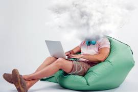 El uso excesivo de la IA puede limitar el pensamiento crítico y acelerar la degradación de nuestras funciones cognitivas básicas.