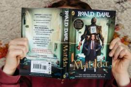 Libros como ‘Matilda’ y ‘Las Brujas’ serán sujetos a modificaciones inclusivas, pero la decisión no ha caído nada bien en los fieles lectores de Roald Dahl