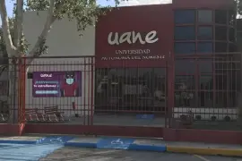 Estudiantes de la UANE fueron concentrados en la explanada principal tras la activación de un protocolo interno.