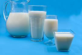 La leche es una fuente conveniente de calcio, pero no es la única ni necesariamente la mejor para todos.