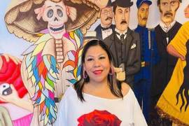 Aracely Garza Chantaka, reconocida por su trabajo en medios impresos, es una de las periodistas homenajeadas por su trayectoria y contribución al periodismo en Nuevo León.