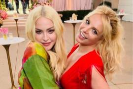 Ambas artistas son muy buenas amigas y colegas desde hace varios años. Madonna incluso asistió a la boda de Spears con su ahora ex esposo, Sam Asghari, en junio de 2022.