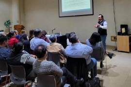 Autoridades educativas y de salud unieron esfuerzos para brindar herramientas de primeros auxilios psicológicos al personal docente.