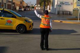 Operativo vial en el bulevar Independencia, uno de los puntos con mayor afluencia en Torreón en estas fechas.