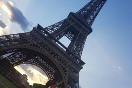 Le hacen el feo a bandera de México en París