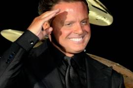 Luis Miguel detiene concierto para ayudar a fan con propuesta de matrimonio