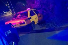 La persecución concluyó sobre el bulevar Antonio Cárdenas, donde las autoridades recuperaron el taxi robado y detuvieron a los presuntos responsables.
