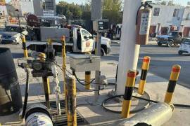 Bomberos aseguran la zona y suspendieron el servicio mientras se evalúan los daños en la gasera.