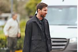 El famoso jugador argentino fue visto llevando una bolsa de Alta Costura.