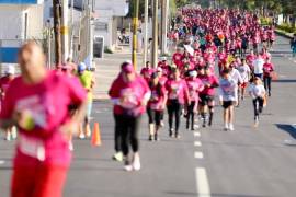 Más de 3 mil saltillenses participaron en la carrera con causa, a beneficio de mujeres que padecen cáncer.