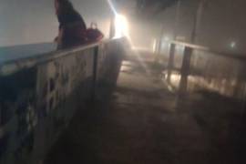 Agentes de la UNIF dialogaron durante varios minutos con la mujer, quien se encontraba en crisis nerviosa, logrando disuadirla antes de que atentara contra su vida.