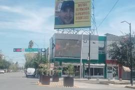 Usuarios en redes compartieron imágenes del espectacular que generó polémica.