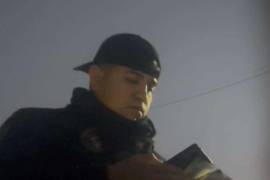 La fotografía del elemento uniformado que se volvió viral y desató la exigencia de justicia por parte de los cibernautas.