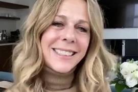 Mientras tanto… Rita Wilson comparte en Instagram su número de teléfono y pide a sus fans que le envíen mensajes mientras está en recuperación