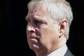 Junto con la pérdida de su título de duque de York, tampoco se le conocerá más como “Príncipe” y, en cambio, será conocido simplemente como Andrew Mountbatten Windsor.