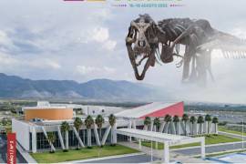 En la portada de la revista se observa el campus Arteaga de la UAdeC y un fósil de dinosaurio