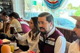 Diego del Bosque, dirigente estatal de Morena, denuncia la destrucción de lonas propiedad del partido en Torreón, Ramos Arizpe y Jiménez.