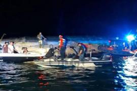 El pescador acuñense Juan Manuel Reyes documentó la movilización ciudadana para auxiliar a los paseantes que quedaron sin combustible en sus embarcaciones.