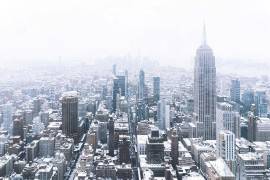 Una tormenta invernal dejó fuertes nevadas y hielo en Nueva York, Boston y la región de los Grandes Lagos, causando miles de retrasos y cancelaciones de vuelos