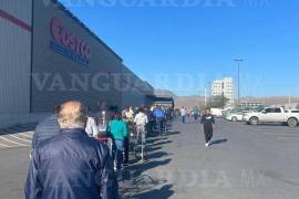 Las sucursales de Costco en México han registrado caos y filas interminables en los días previos a Navidad, especialmente este 23 de diciembre.