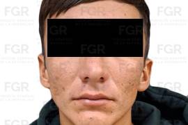Miguel “N”, detenido por intentar ingresar 94 litros de cocaína líquida en el aeropuerto de Monterrey, Nuevo León.