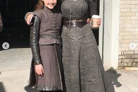 Sophie Turner revela quién dejó el vaso de Starbucks en episodio de GOT