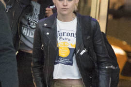 Kristen Stewart y su novia se reunen con Josh Hutcherson en NY; vestía una playera con logo de Corona