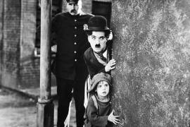 El museo en honor de Charles Chaplin conmemora con una exhibición el centenario de “El Chico”, su primer largometraje, una obra en favor de los marginados sociales que en su día causó escándalo.