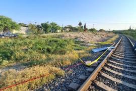 El hombre fue localizado sin vida a un costado de las vías del ferrocarril, en las inmediaciones de la calle 5 de Febrero.