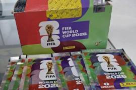 En la tienda Panini de Plaza de la Tecnología aún es posible encontrar sobres y álbumes, aunque el inventario disminuye rápidamente por la demanda de coleccionistas.