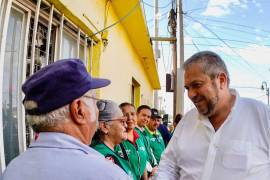 La renovación de banquetas busca prevenir accidentes y facilitar el desplazamiento, especialmente de adultos mayores.