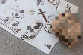 Transeúntes que pasaban por la zona reportaron el descubrimiento a los números de emergencia.