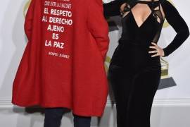 Esposo de Alicia Keys porta en los Grammy frase de Benito Juárez